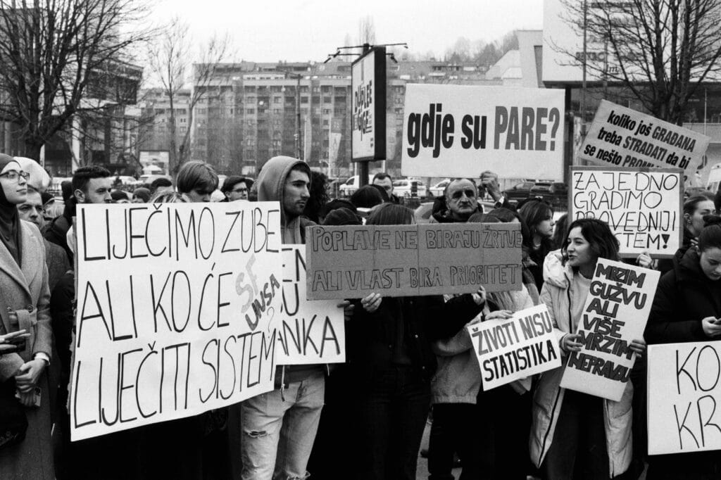 ”Bosno, probudi se!”: Održani protesti u Sarajevu