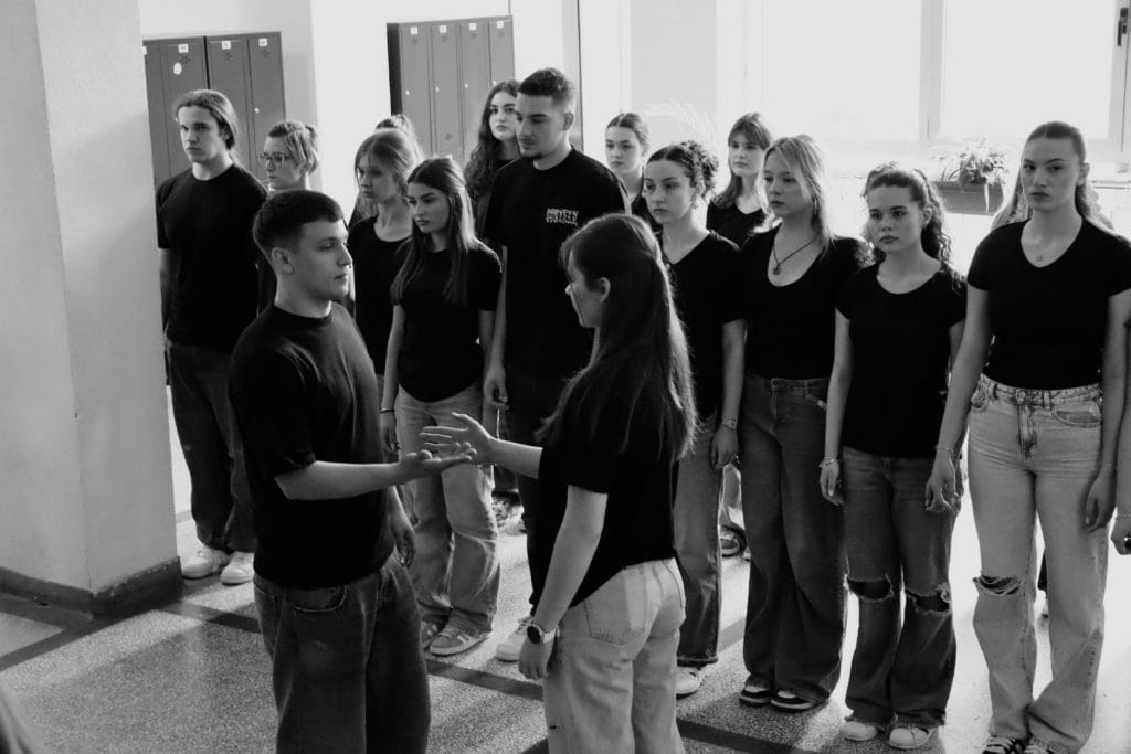 Održan performans u Drugoj gimnaziji s porukom ljubavi i mira